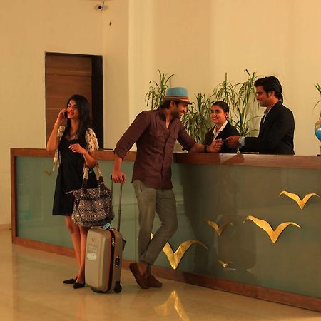 Palm Green Club Resort Jetalpur Buitenkant foto