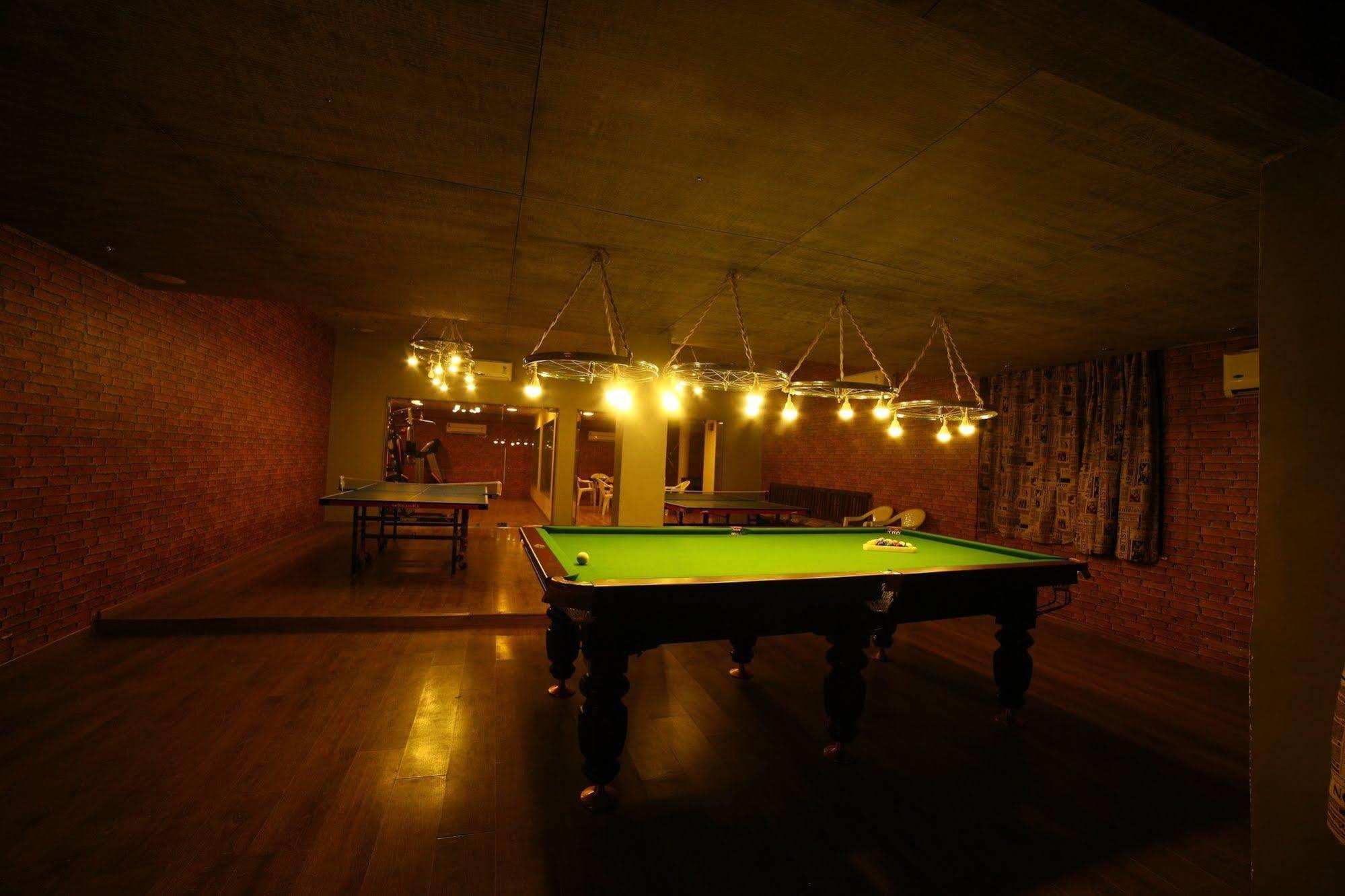 Palm Green Club Resort Jetalpur Buitenkant foto