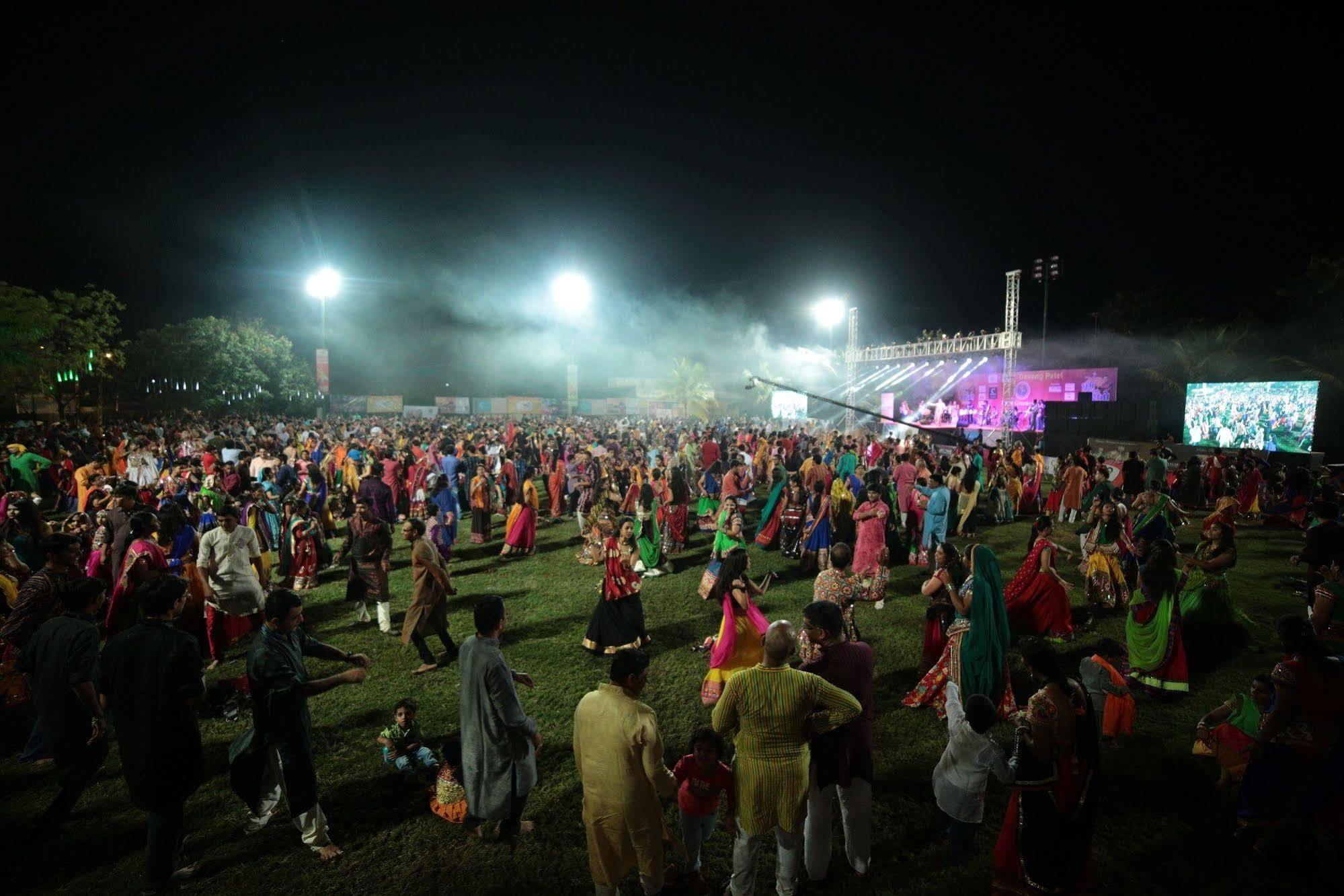 Palm Green Club Resort Jetalpur Buitenkant foto