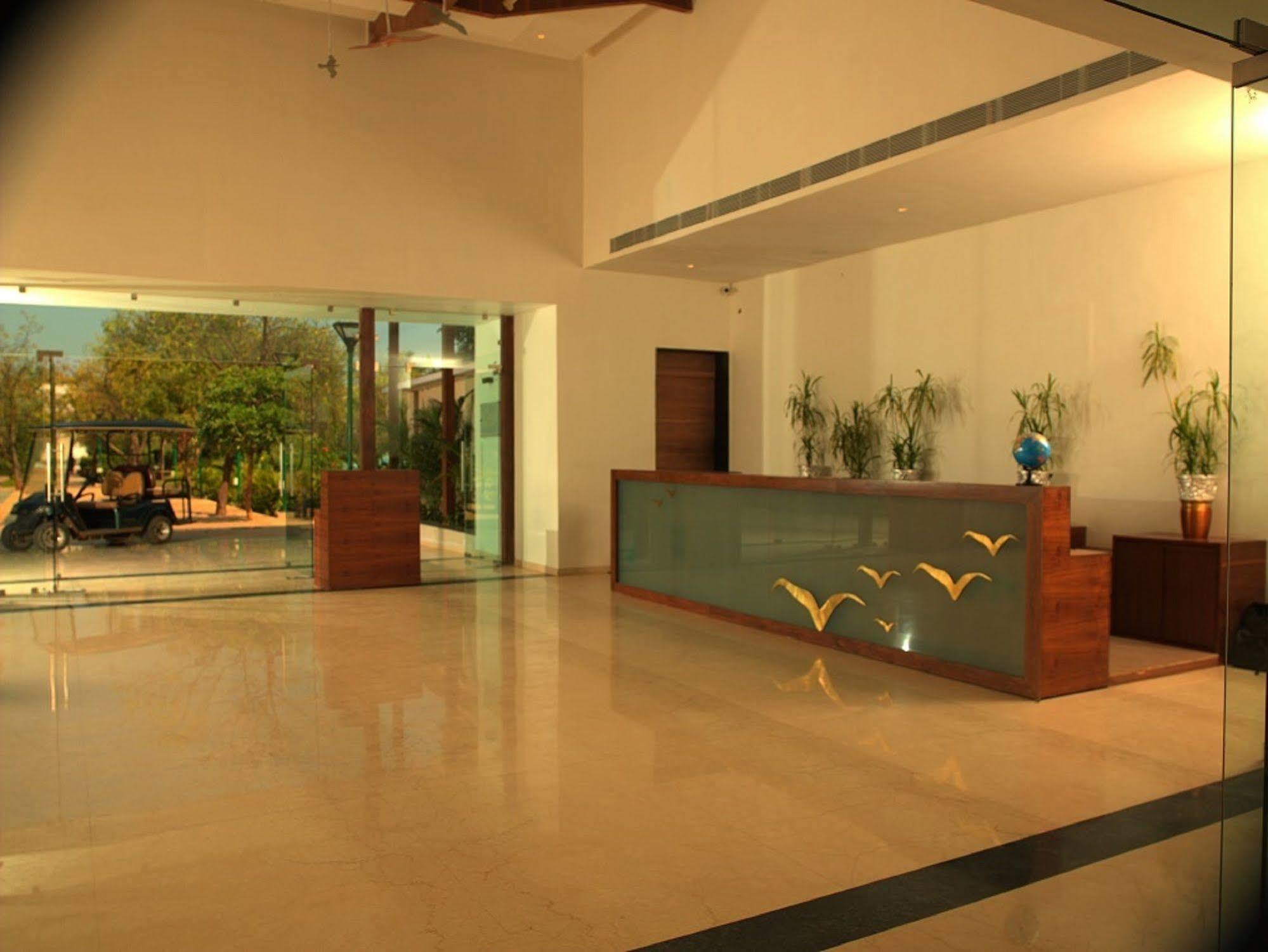 Palm Green Club Resort Jetalpur Buitenkant foto