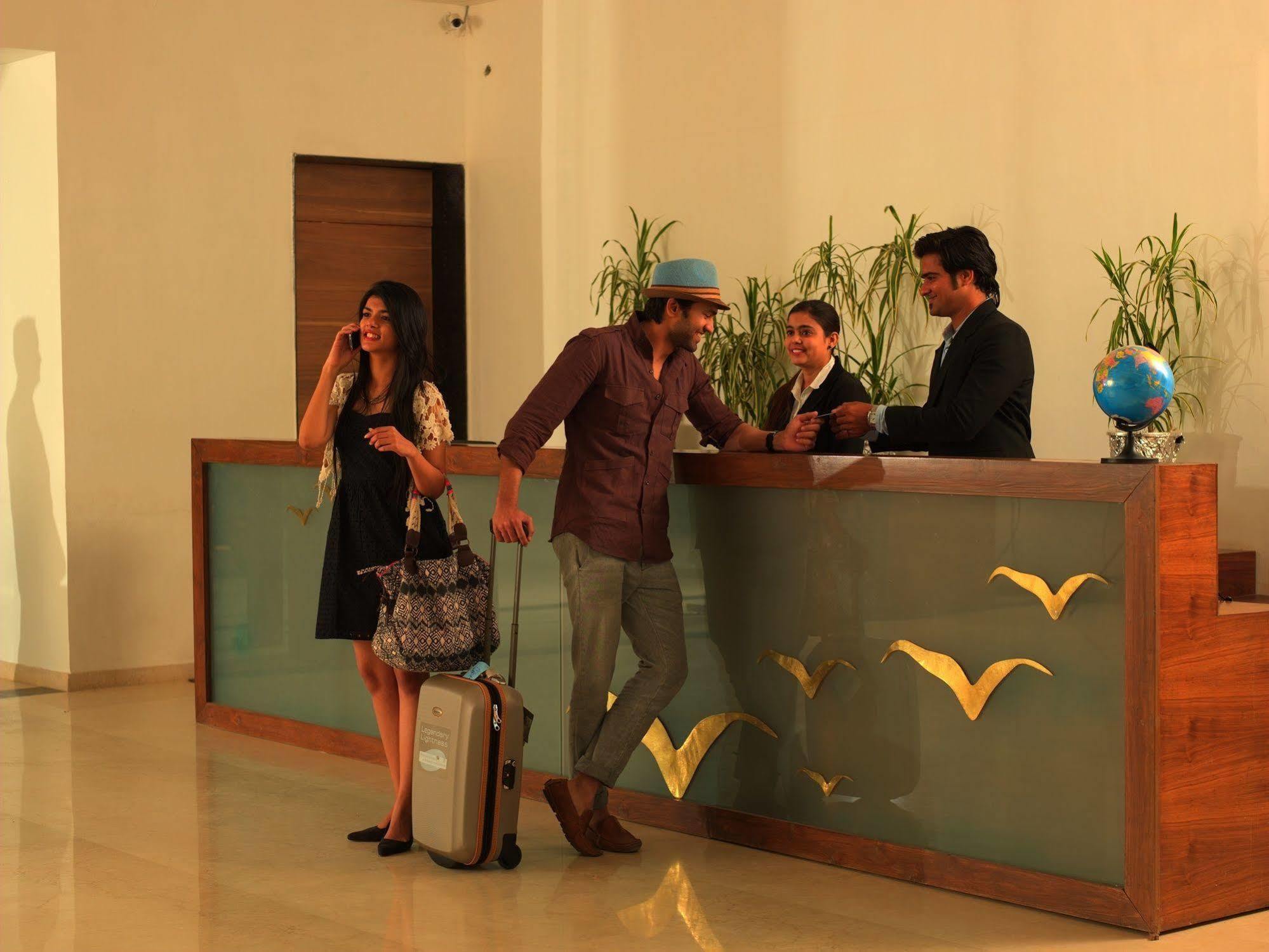 Palm Green Club Resort Jetalpur Buitenkant foto