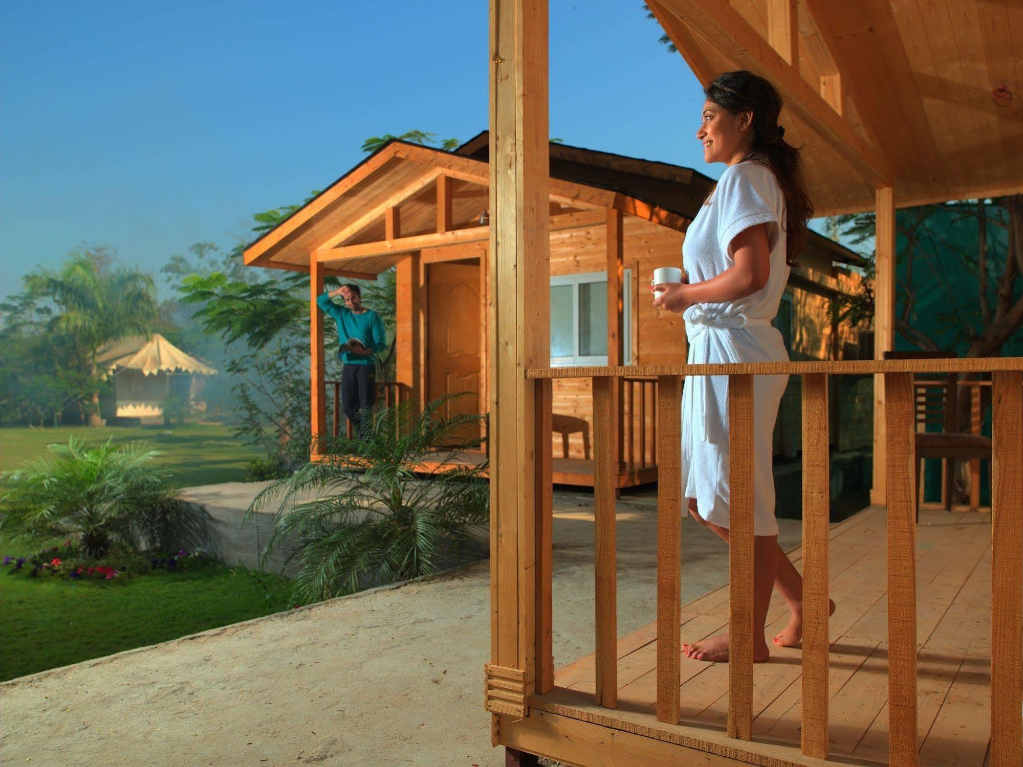 Palm Green Club Resort Jetalpur Buitenkant foto