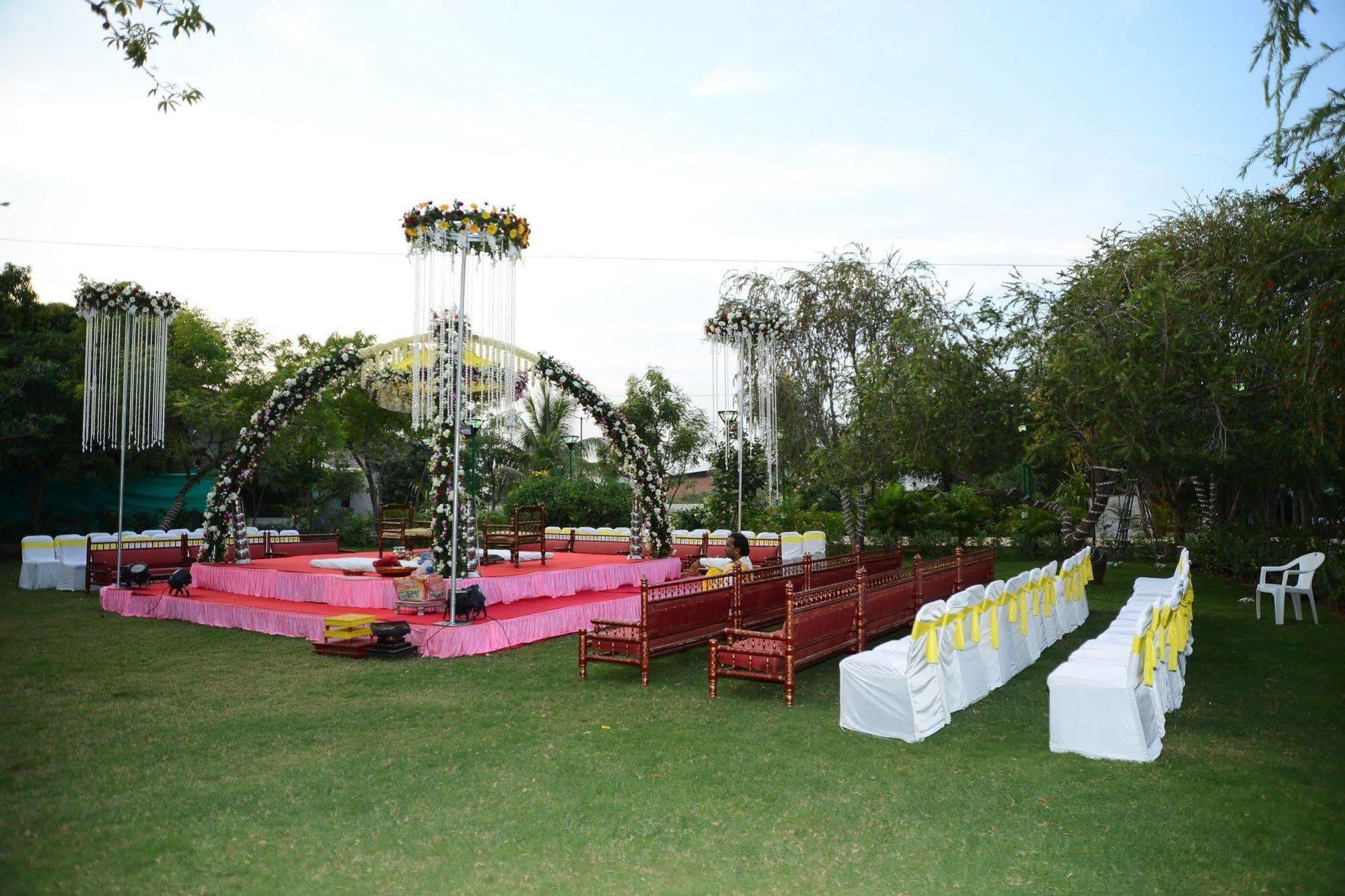 Palm Green Club Resort Jetalpur Buitenkant foto